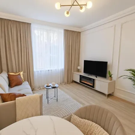 Gold In The Old Town Apartment *